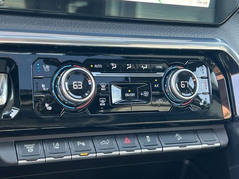 Used 2024 GMC Sierra 3500 Denali w/ Denali Reserve Package image 21