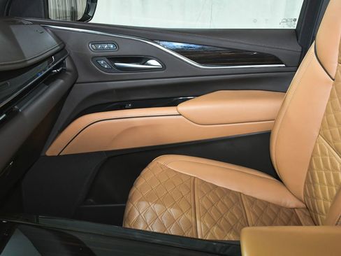 Used 2023 Cadillac Escalade Sport w/ LPO, ONYX Package image 42