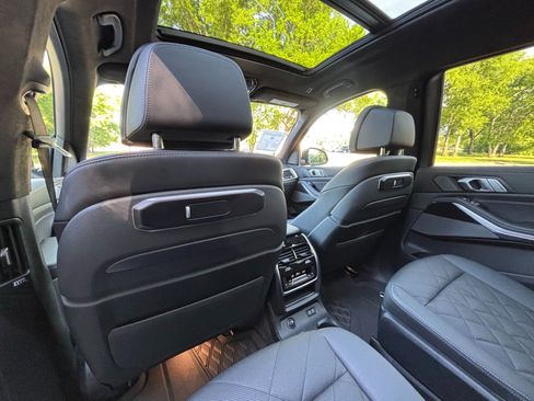 Used 2025 BMW X7 xDrive40i w/ M Sport Package AWD/4WD image 48