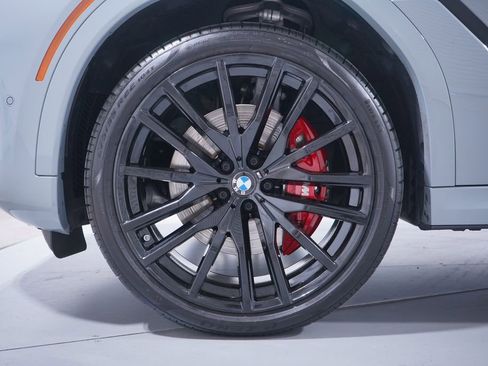 Used 2025 BMW X6 xDrive40i w/ Climate Comfort Package AWD/4WD image 2