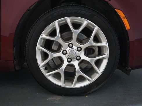 Used 2015 Chrysler 200 C w/ Navigation & Sound Group I image 11