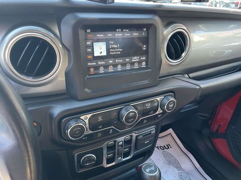 Used 2020 Jeep Wrangler Unlimited Sahara AWD/4WD image 12