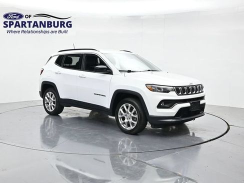Used 2023 Jeep Compass Latitude AWD/4WD image 1