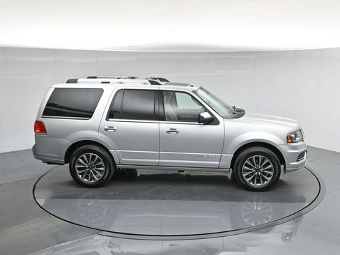 Used 2017 Lincoln Navigator Select RWD image 24