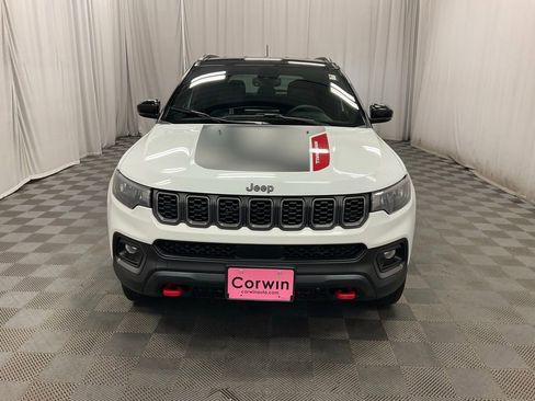 Used 2024 Jeep Compass Trailhawk image 9