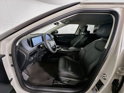 Used 2023 Kia EV6 Wind RWD image 13