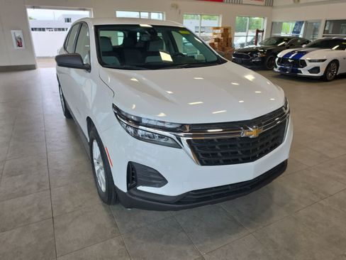 Used 2024 Chevrolet Equinox LS FWD image 3