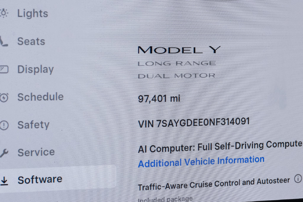 Used 2022 Tesla Model Y Long Range AWD/4WD image 17