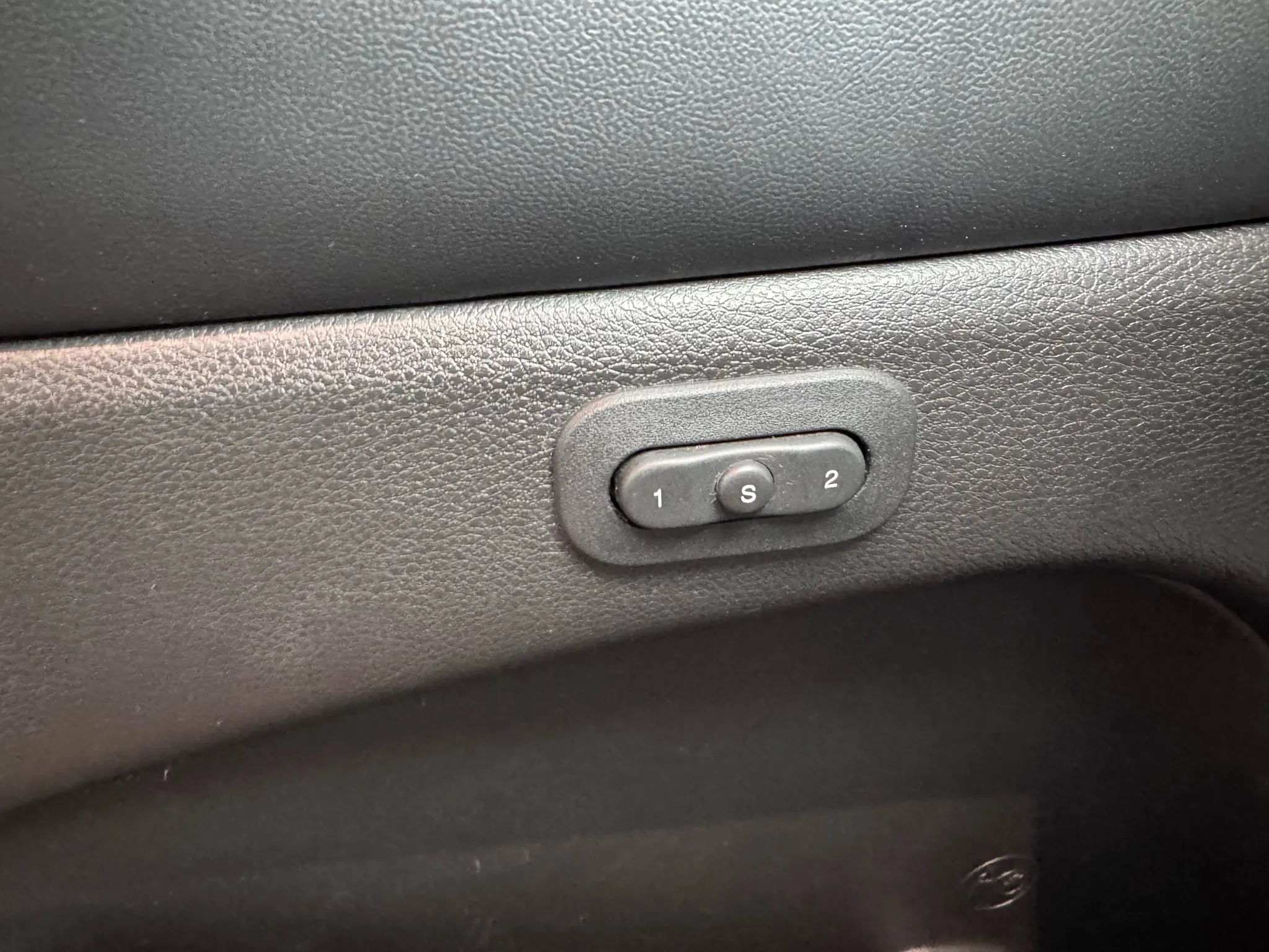 Used 2018 Jeep Grand Cherokee Limited AWD/4WD image 21