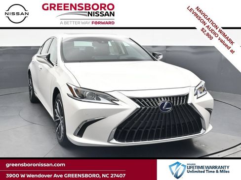 Used 2022 Lexus ES 300h w/ Premium Package FWD image 1
