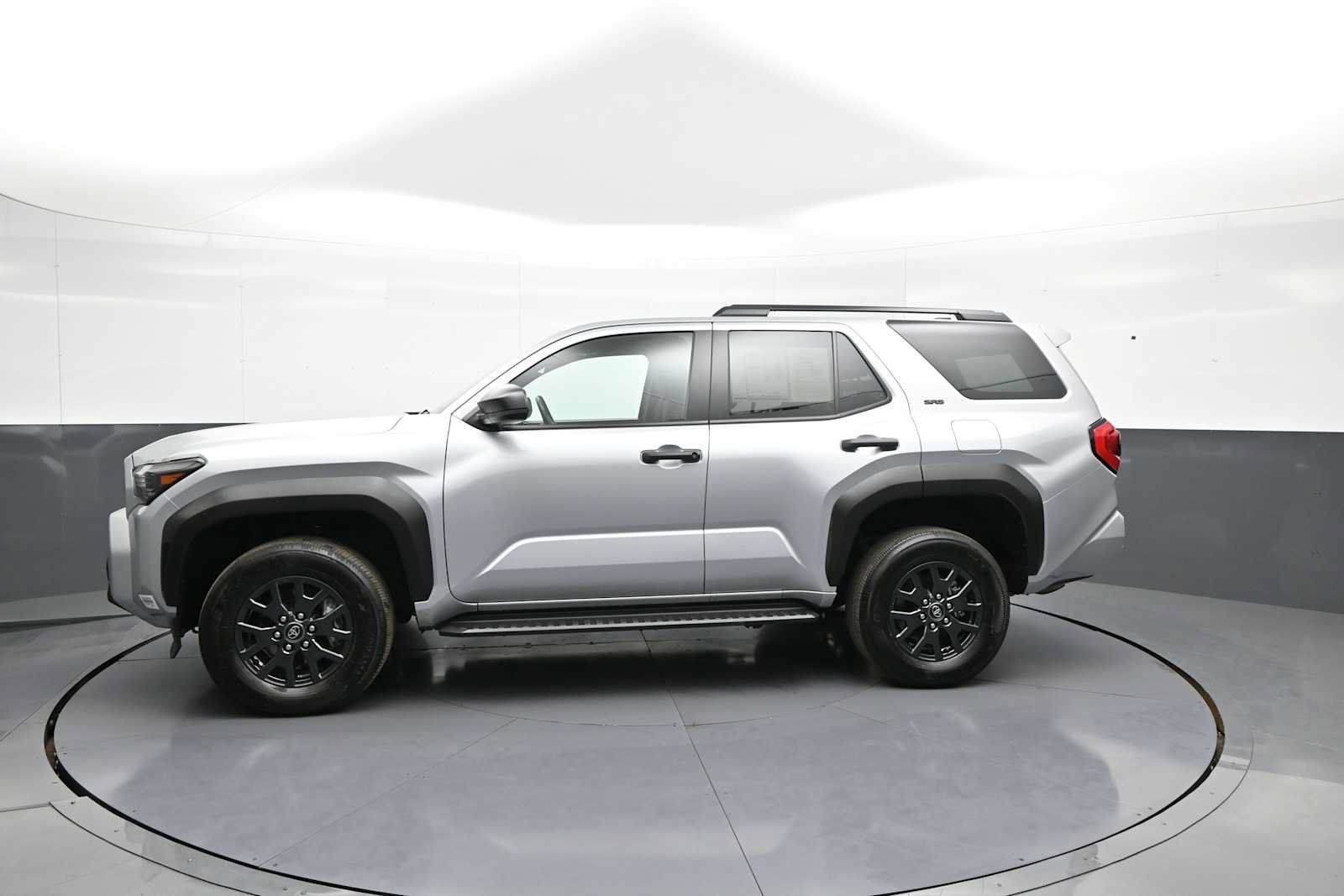 Used 2025 Toyota 4Runner SR5 AWD/4WD image 9