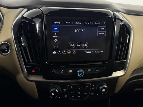 Used 2023 Chevrolet Traverse LT image 34