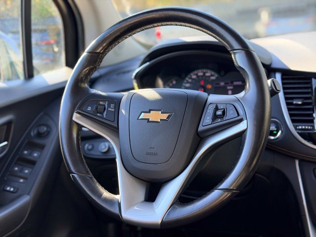 Used 2018 Chevrolet Trax LT w/ LT Convenience Package FWD image 21