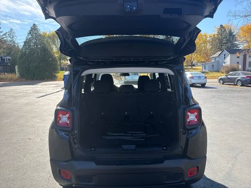 Used 2023 Jeep Renegade Latitude image 15