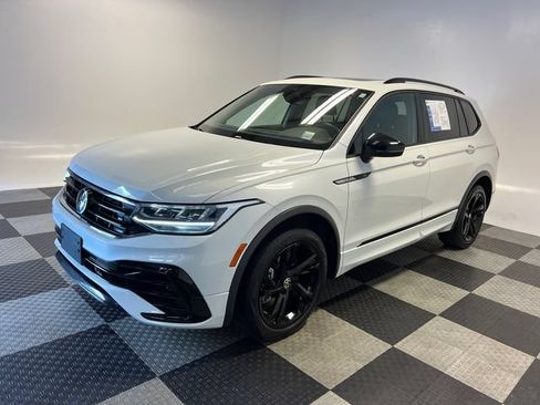 Certified 2023 Volkswagen Tiguan SE R-Line AWD/4WD image 3