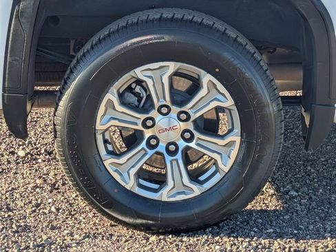 Used 2025 GMC Sierra 1500 SLT image 9