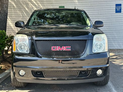 Used 2013 GMC Yukon Denali AWD/4WD image 2