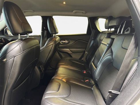 Used 2019 Jeep Cherokee Latitude Plus w/ Cold Weather Group image 24