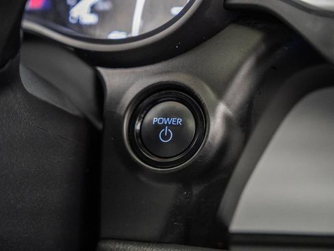 Used 2025 Toyota Sienna XLE FWD image 27