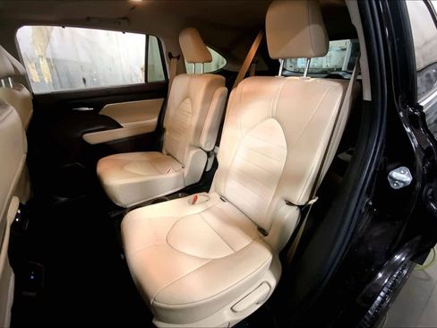 Used 2022 Toyota Highlander XLE image 22