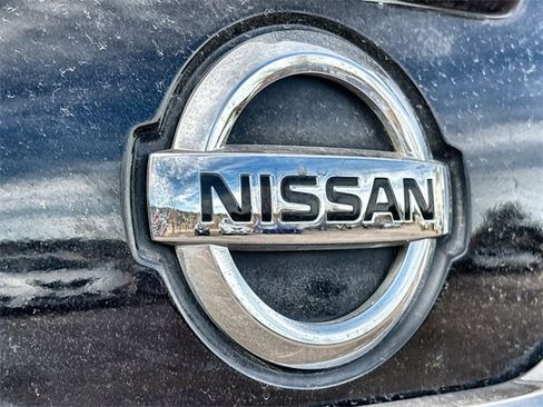 Used 2017 Nissan Titan Platinum Reserve image 18