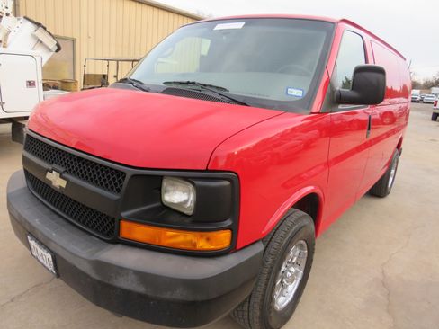 Used 2009 Chevrolet Express 2500 image 1
