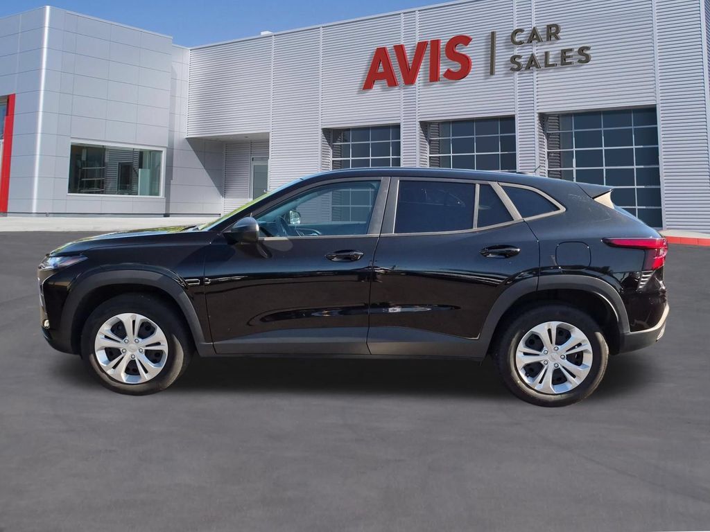 Used 2025 Chevrolet Trax LS FWD image 10