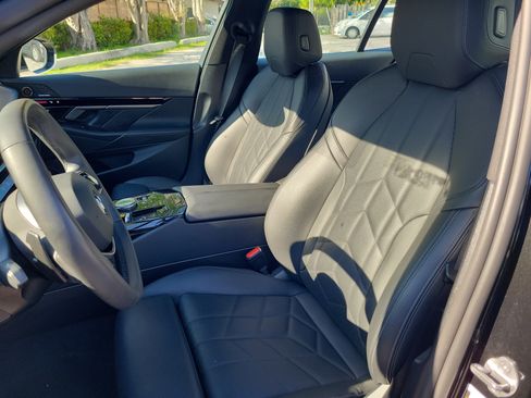 Used 2024 BMW 530i w/ Premium Package image 20