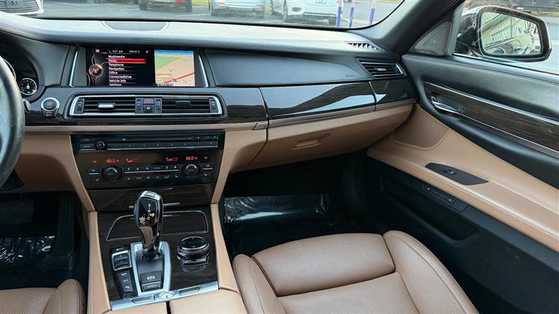 Used 2015 BMW 750i xDrive AWD/4WD image 19
