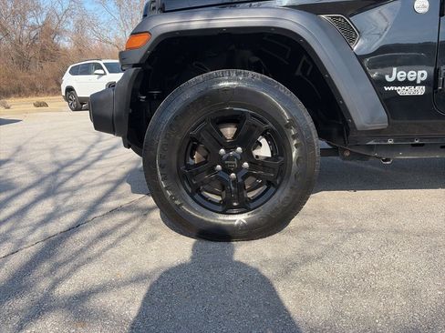 Used 2020 Jeep Wrangler Unlimited Sport S AWD/4WD image 32
