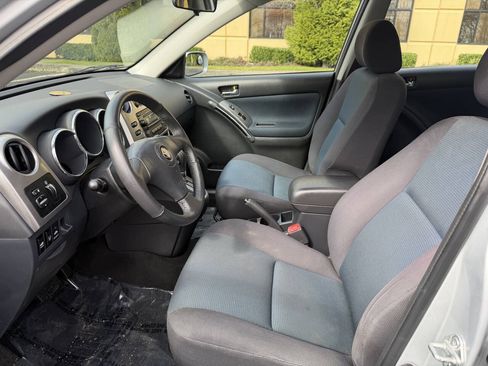Used 2006 Toyota Matrix XR FWD image 11