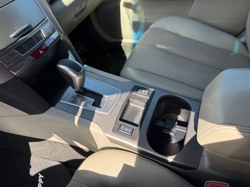 Used 2012 Subaru Outback 2.5i Limited w/ Moonroof Pkg AWD/4WD image 13