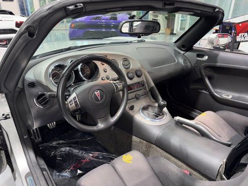 Used 2009 Pontiac Solstice GXP w/ Premium Package RWD image 7