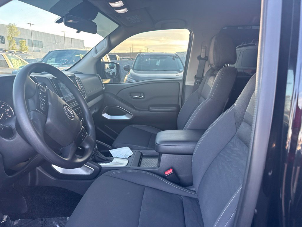 Used 2023 Nissan Frontier SV w/ Tow Package AWD/4WD image 17