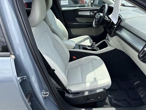Used 2020 Volvo XC40 T5 Momentum w/ Protection Package Premier AWD/4WD image 9