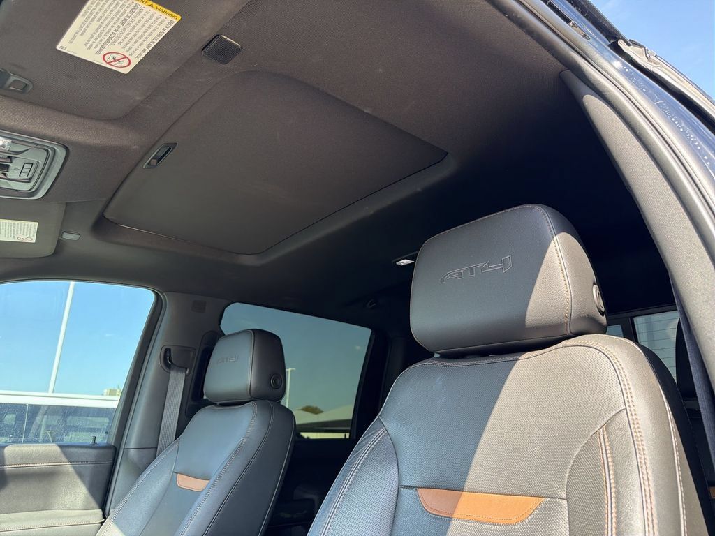 Used 2020 GMC Sierra 2500 AT4 w/ AT4 Premium Package AWD/4WD image 8