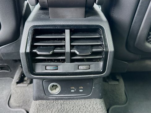 Used 2020 Audi Q3 2.0T Premium image 17