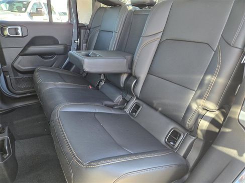 New 2025 Jeep Gladiator Sport image 14