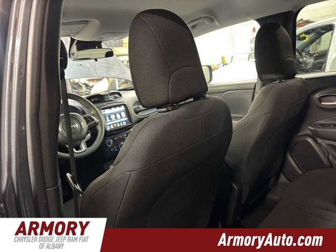 Used 2023 Jeep Renegade Latitude image 25