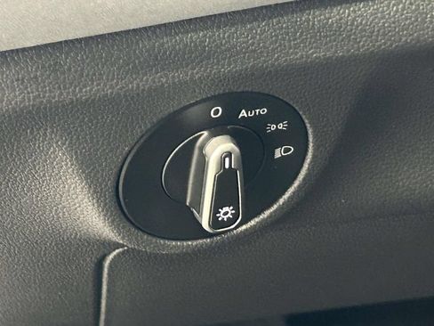 Used 2025 Volkswagen Jetta SE FWD image 18