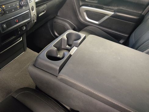 Used 2017 Nissan Titan SV RWD image 26