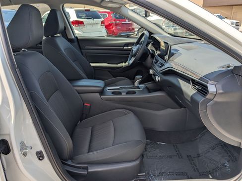 Used 2025 Nissan Altima 2.5 SV FWD image 32
