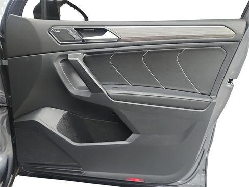 Used 2023 Volkswagen Tiguan SEL R-Line image 25