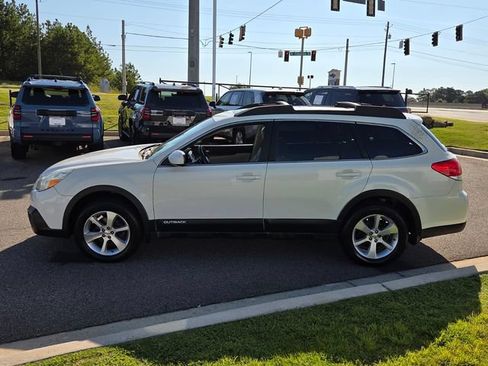 Used 2014 Subaru Outback 2.5i Limited w/ Moonroof Package AWD/4WD image 4
