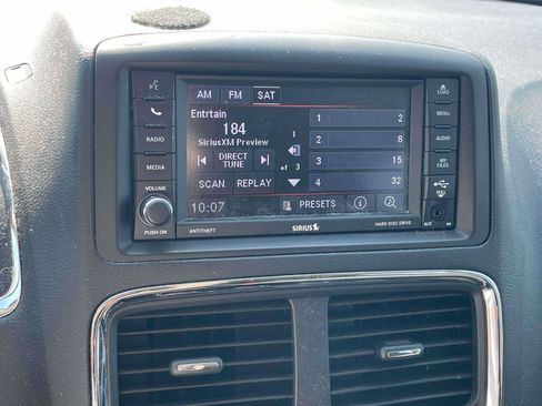 Used 2018 Dodge Grand Caravan SE w/ UConnect Hands-Free Group FWD image 15
