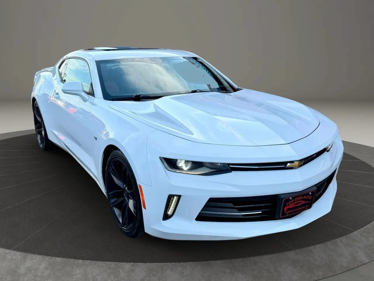 Used 2017 Chevrolet Camaro LT RWD image 3