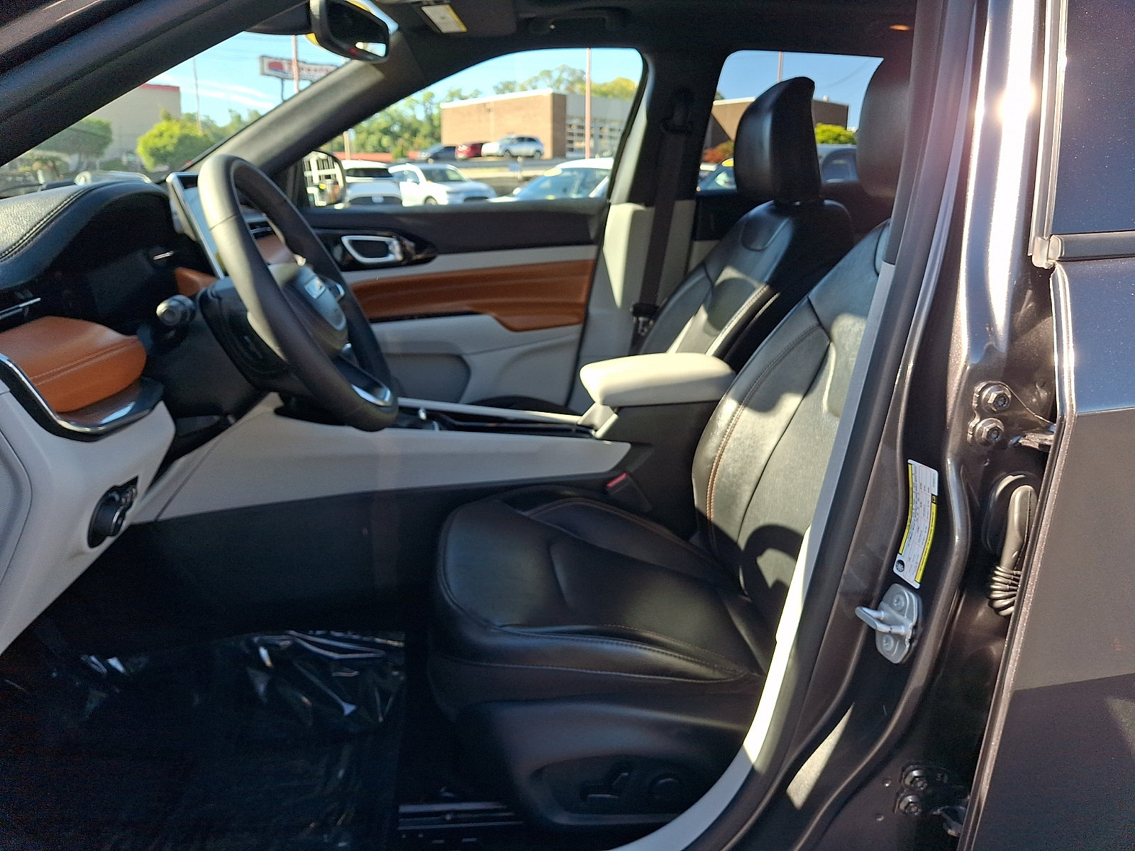 Used 2023 Jeep Compass Limited w/ Elite Group AWD/4WD image 14