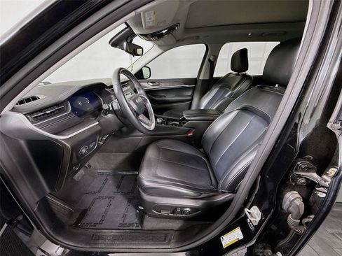 Used 2021 Jeep Grand Cherokee L Limited RWD image 2
