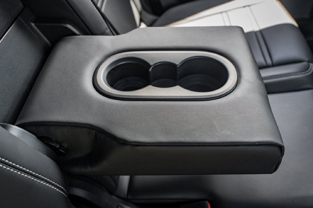 Used 2025 Porsche Cayenne Turbo AWD/4WD image 41