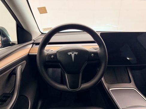 Used 2025 Tesla Model Y Long Range image 13